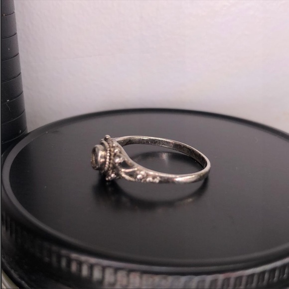 Size 7.5 Sterling Silver Missing Stone Ring - Picture 3 of 4